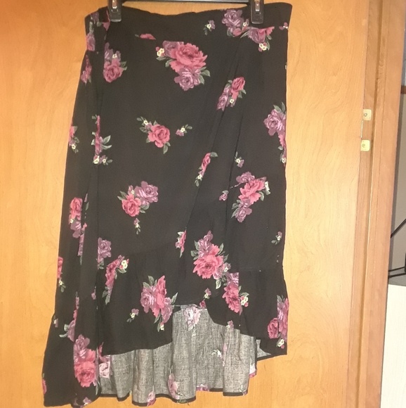 torrid Dresses & Skirts - Torrid flower skirt